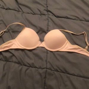 Nude bra 32/m never wor adjustable straps